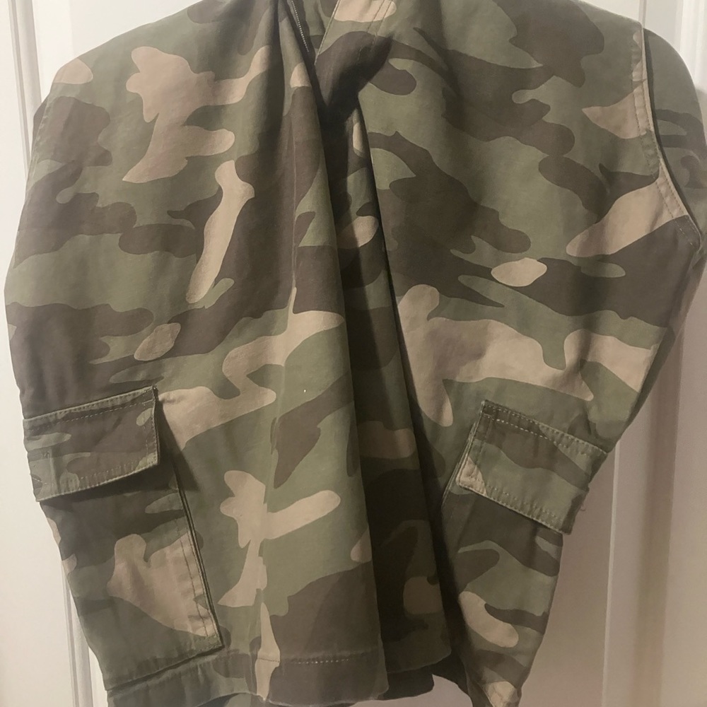 New with tags Nevada camo cargo shorts - size 40